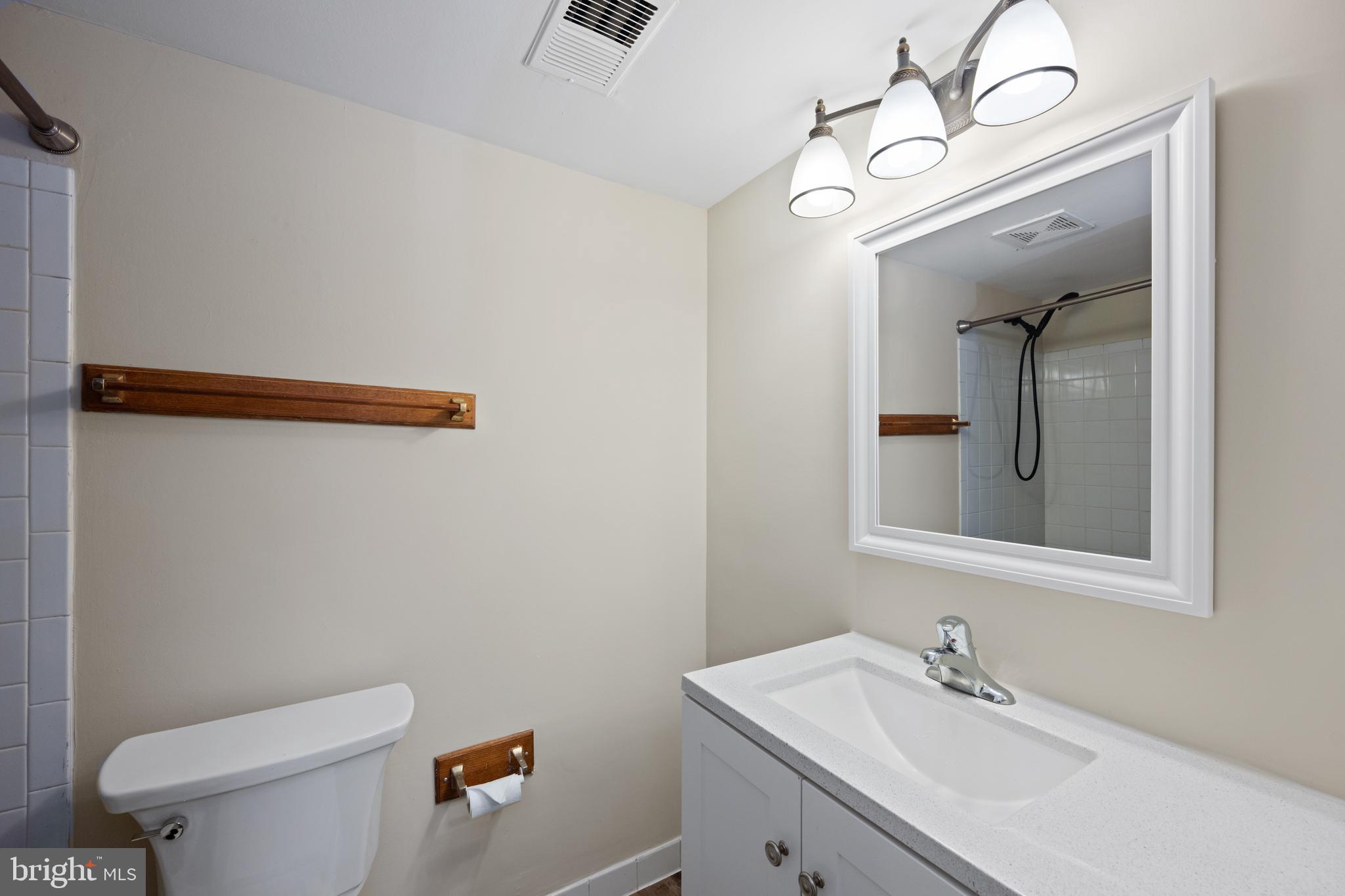5653 Harpers Farm Road, Unit B Columbia, MD 21044 - Photo 23 of 29 Master bath