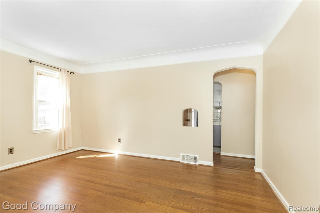 2103 Leitch Road Ferndale, MI 48220 - Photo 5 of 32