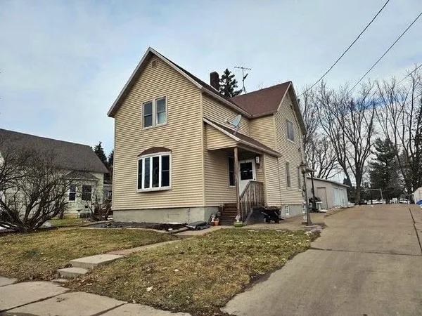 $195,900 | 901 West North Street, Marshfield, WI 54449