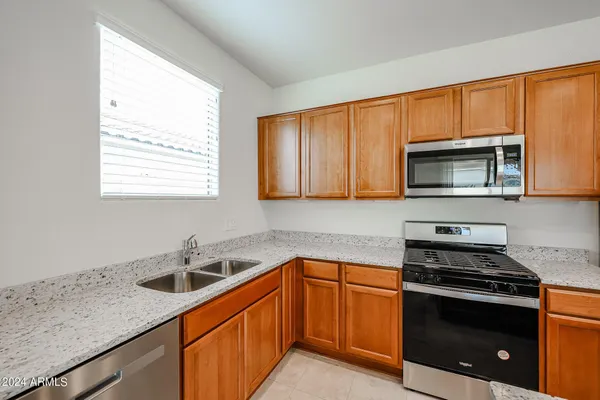 $2,300 | 9037 West Luke Avenue, Glendale, AZ 85305