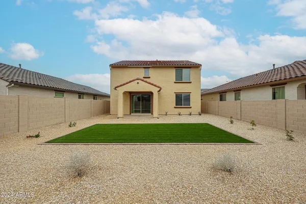 $2,300 | 9037 West Luke Avenue, Glendale, AZ 85305