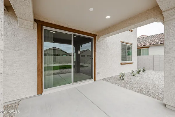 $2,300 | 9037 West Luke Avenue, Glendale, AZ 85305