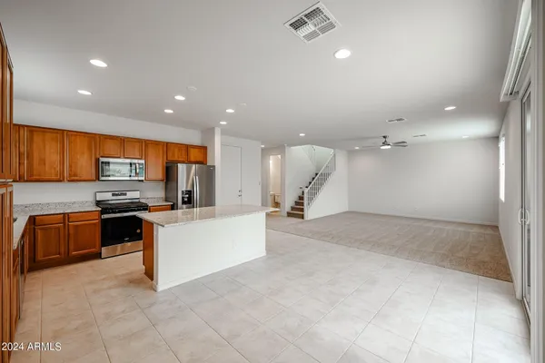 $2,300 | 9037 West Luke Avenue, Glendale, AZ 85305