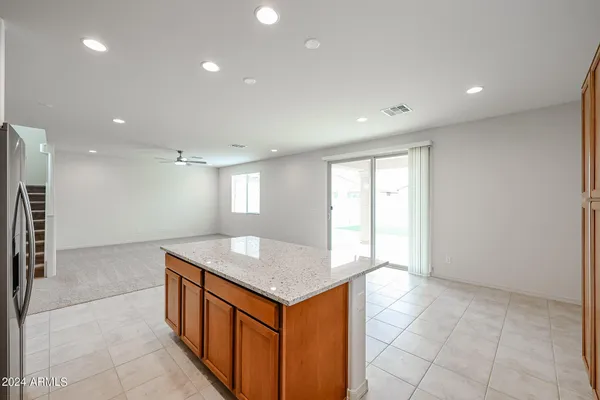 $2,300 | 9037 West Luke Avenue, Glendale, AZ 85305