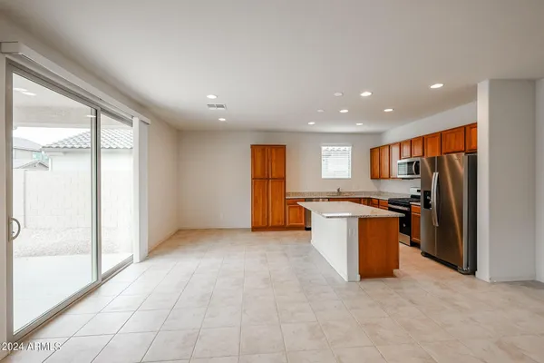 $2,300 | 9037 West Luke Avenue, Glendale, AZ 85305