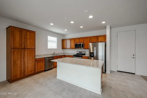 $2,300 | 9037 West Luke Avenue, Glendale, AZ 85305