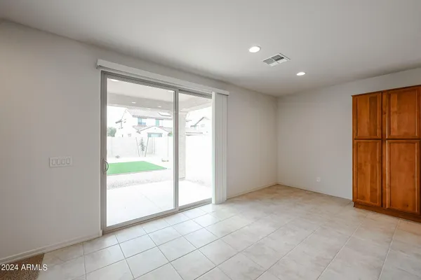 $2,300 | 9037 West Luke Avenue, Glendale, AZ 85305