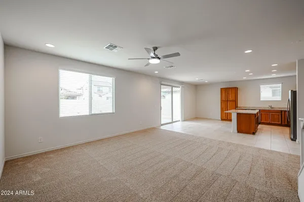 $2,300 | 9037 West Luke Avenue, Glendale, AZ 85305