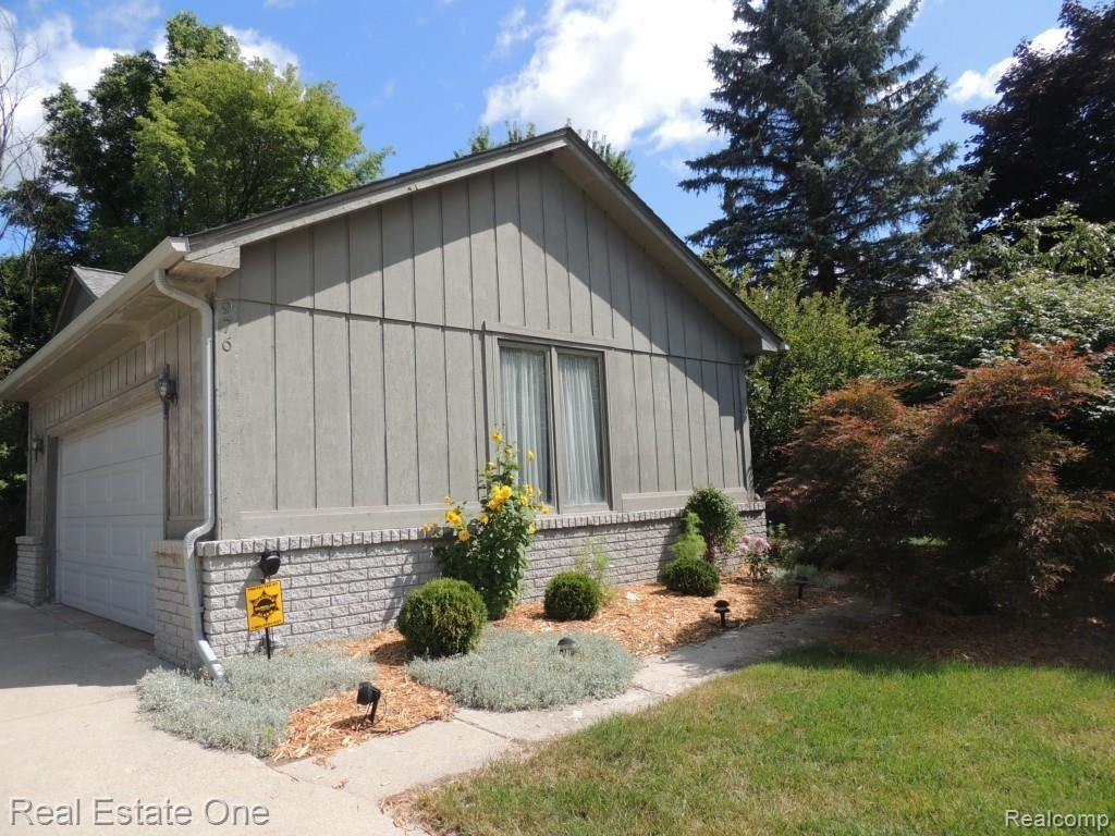 976 Ravine Terrace Drive Rochester, MI 48307 - Photo 2 of 22 007.jpg