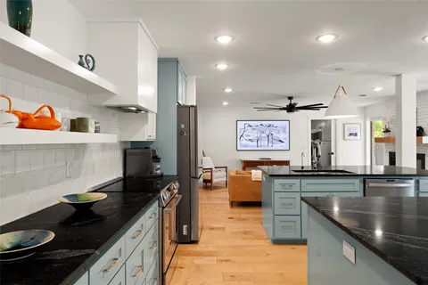 $1,690,110 | 10721 Fountainbleu Circle, Austin, TX 78750