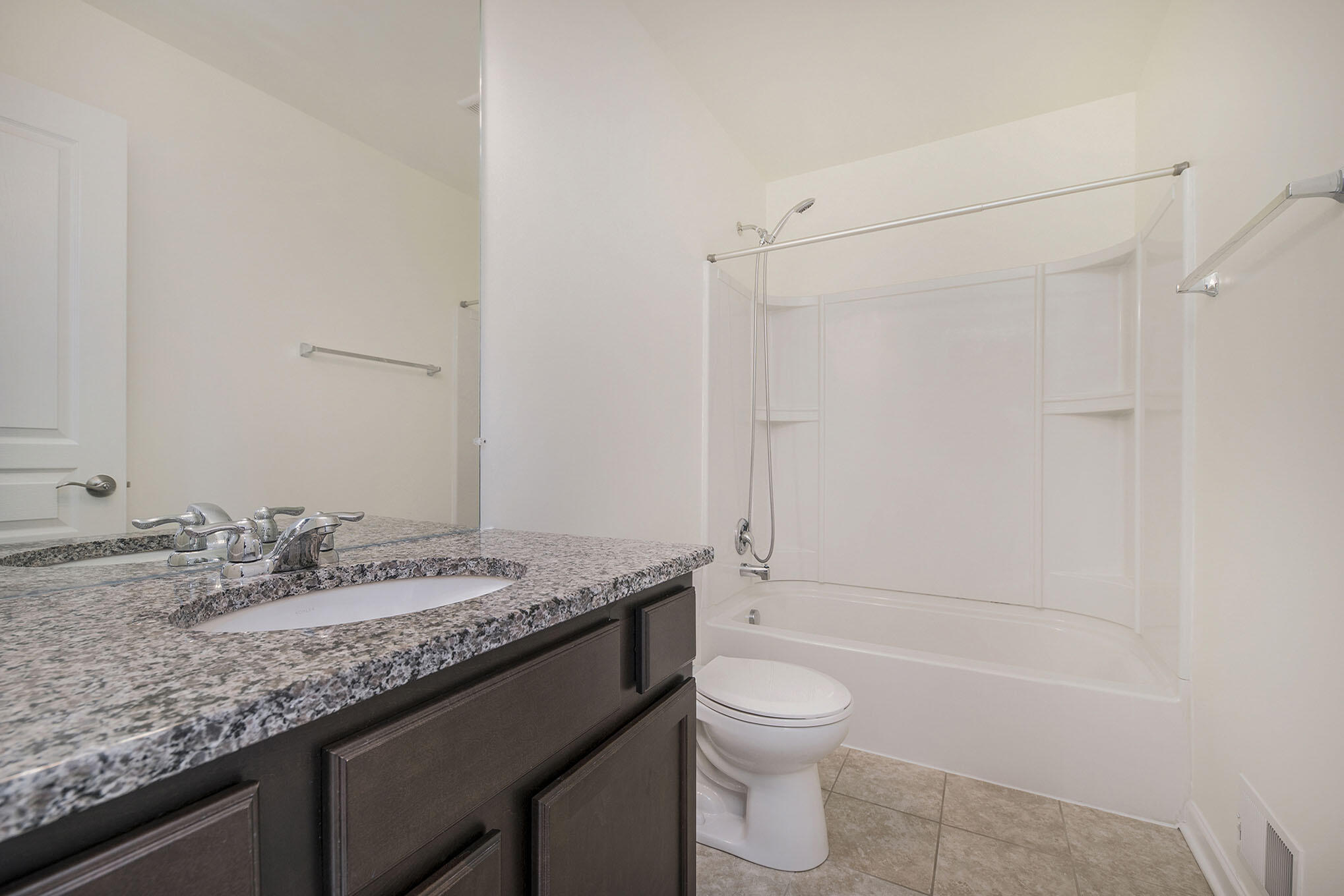 329 Glenhurst Boulevard Rochester Hills, MI 48307 - Photo 14 of 18 DSC08955-1