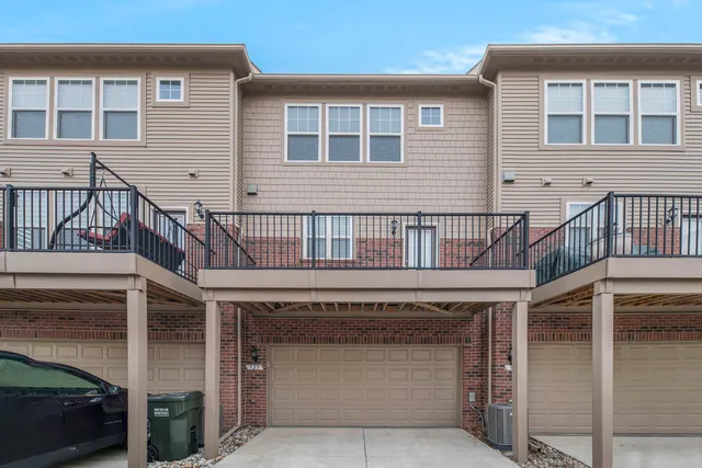 $2,900 | 329 Glenhurst Boulevard, Rochester Hills, MI 48307