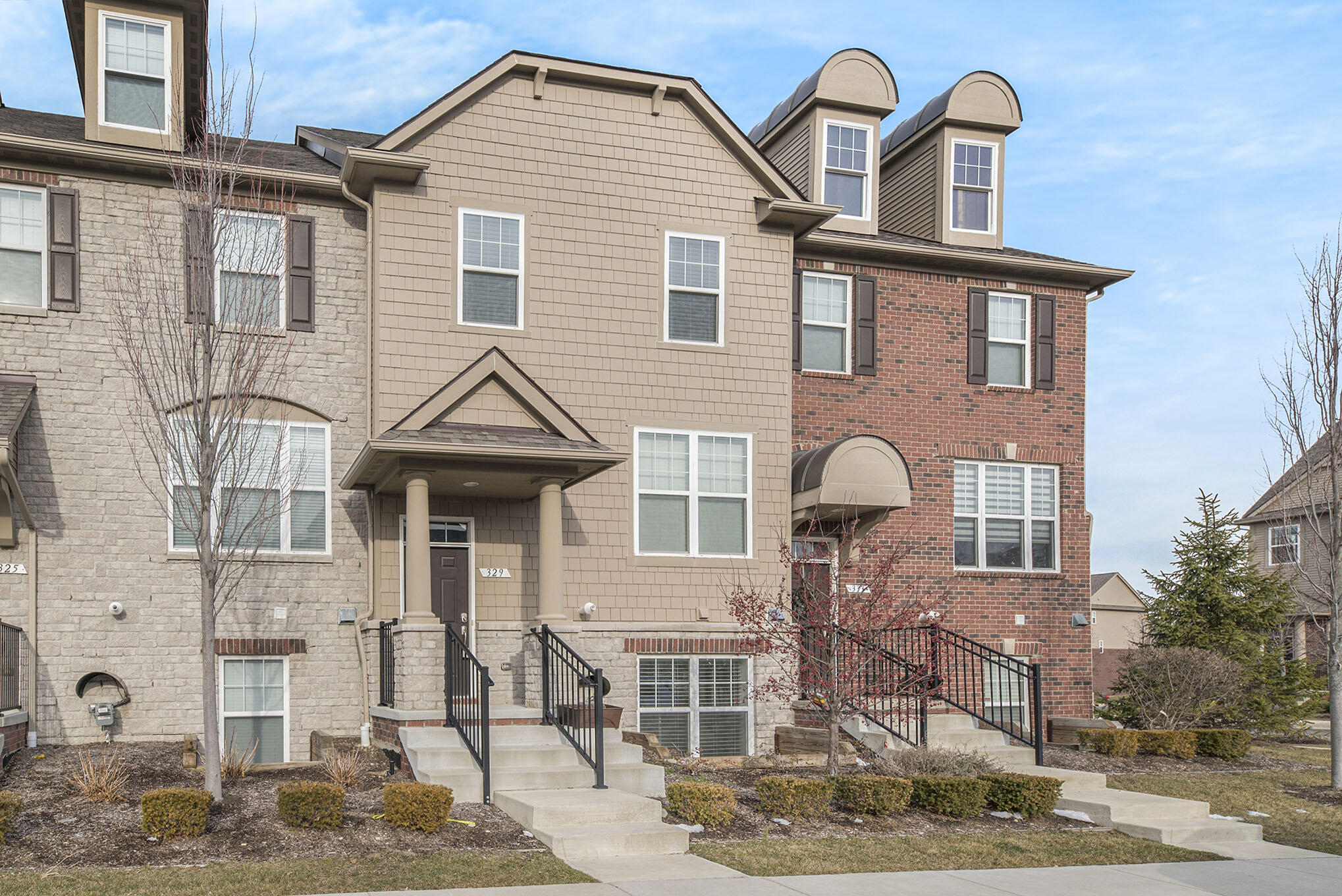 329 Glenhurst Boulevard Rochester Hills, MI 48307 - Photo 2 of 18 DSC08935-1