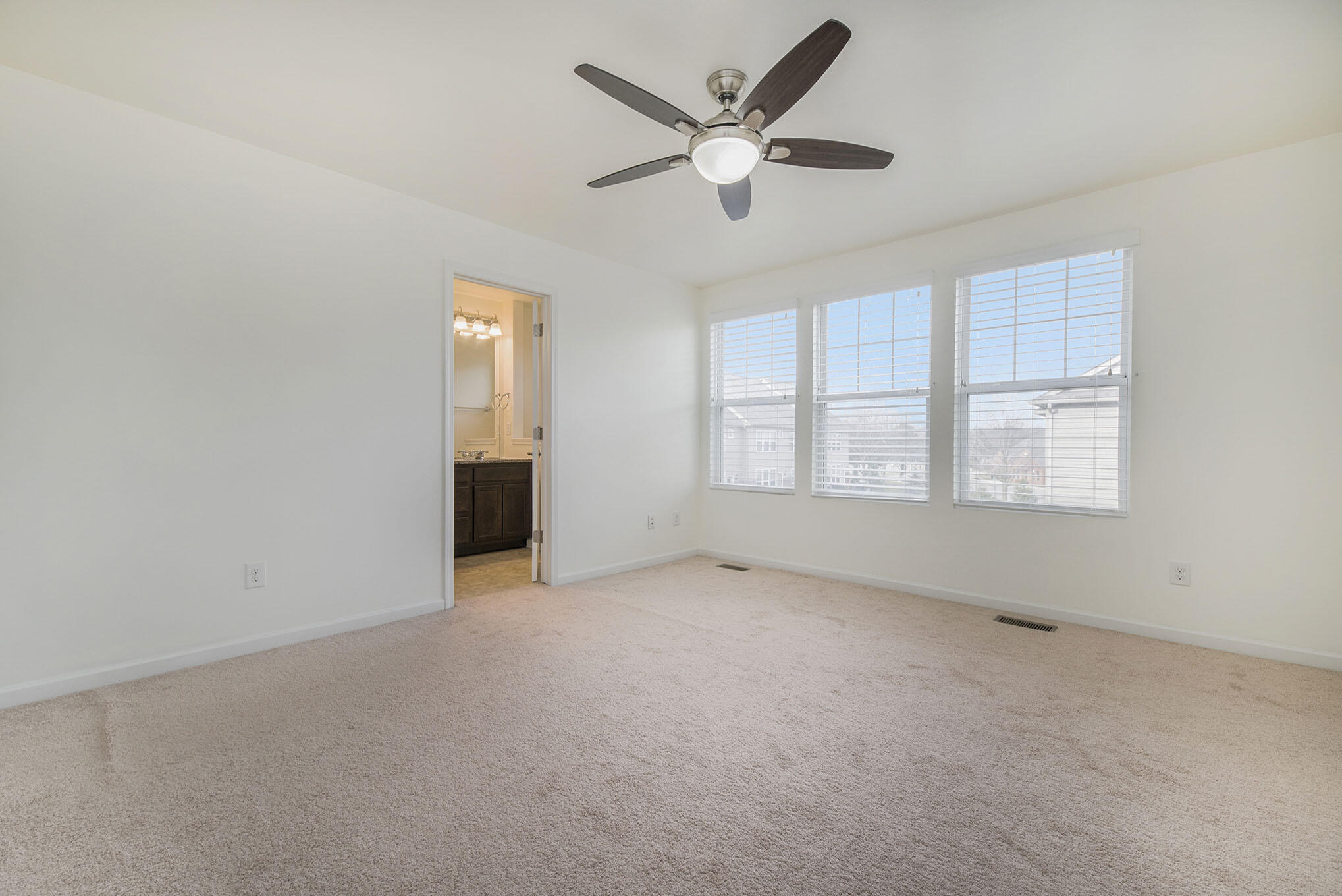 329 Glenhurst Boulevard Rochester Hills, MI 48307 - Photo 9 of 18 DSC08958-1