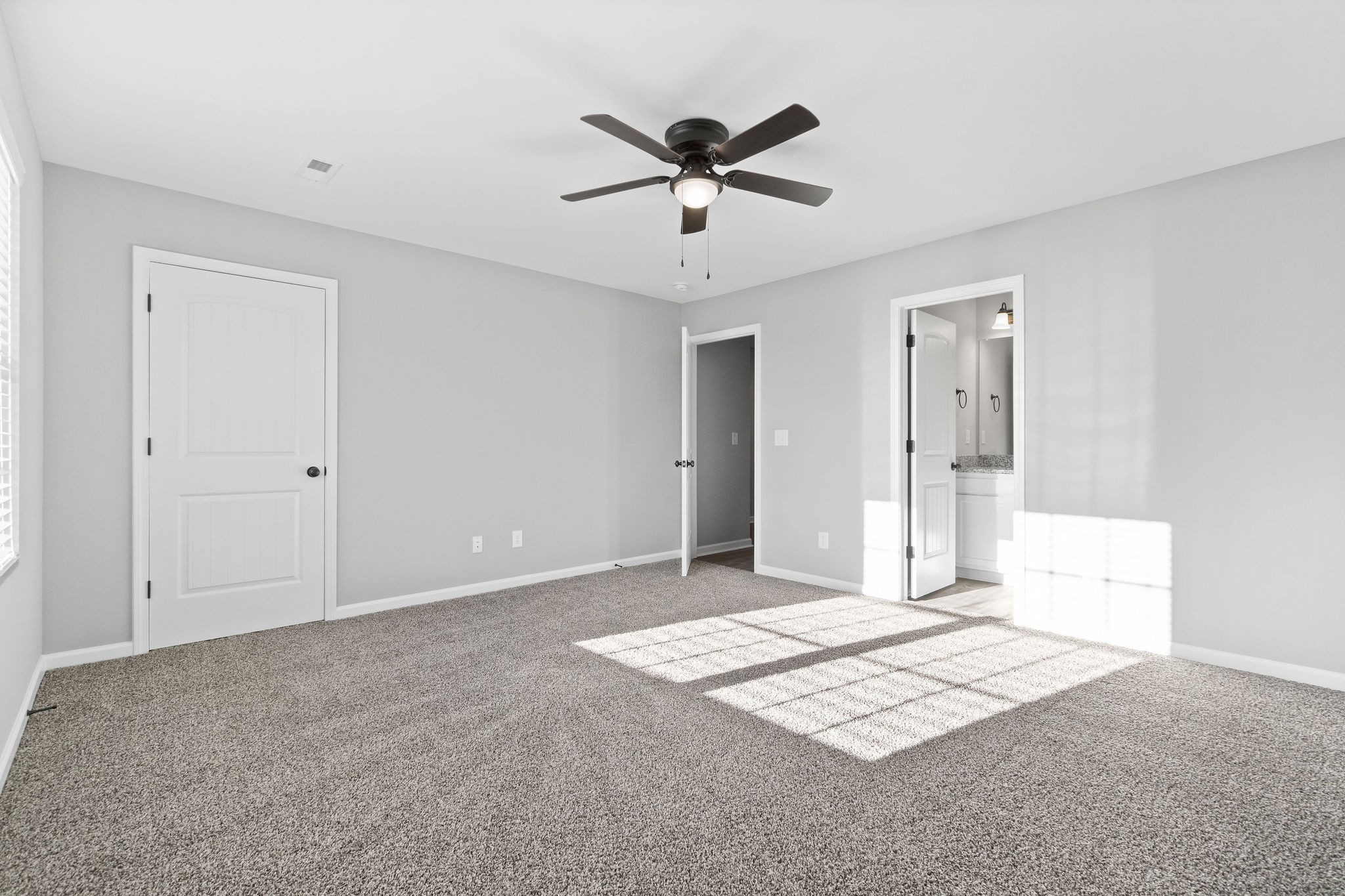 2186 Peachers Mill Road, Unit C5 Clarksville, TN 37042 - Photo 12 of 15 a view of a livingroom with a ceiling fan and window