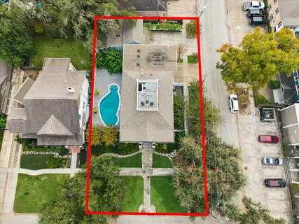 $1,995,000 | 200 Westmoreland Street, Houston, TX 77006