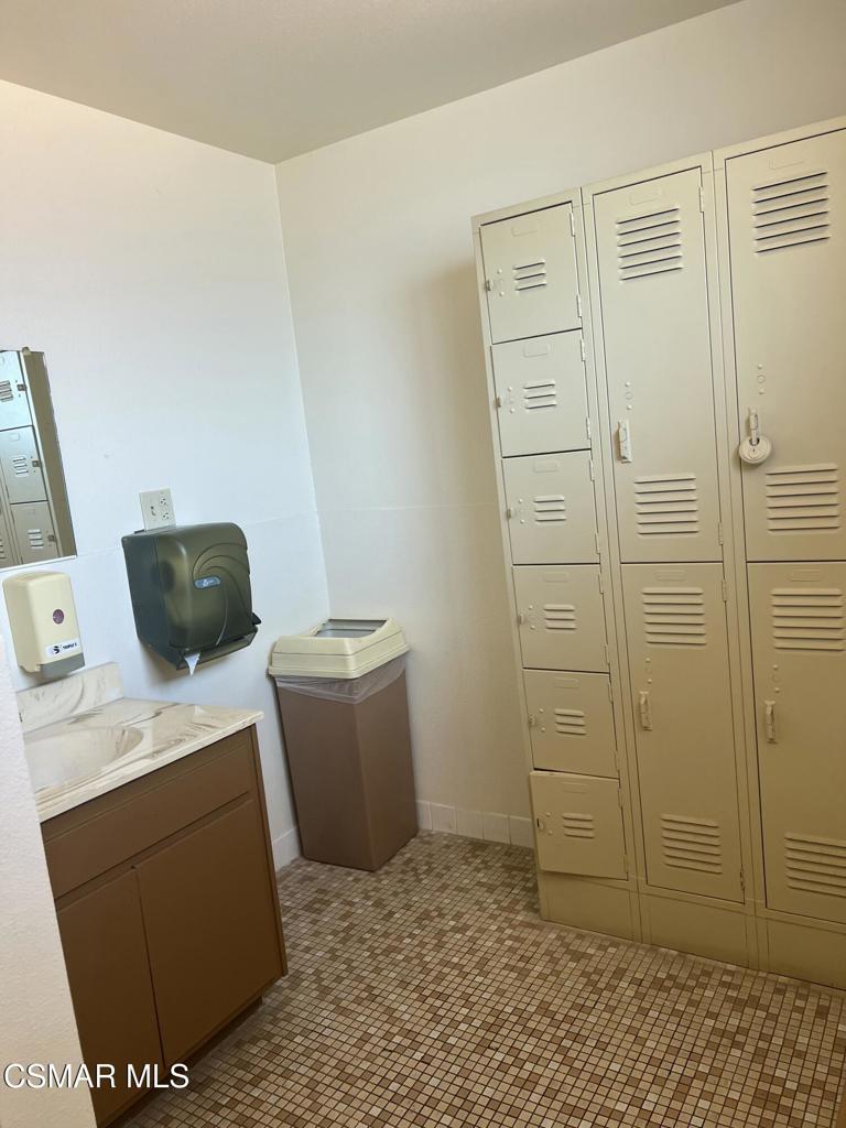 122 Don Felipe, Unit 122 Ojai, CA 93023 - Photo 50 of 50 a bathroom with a sink and a mirror