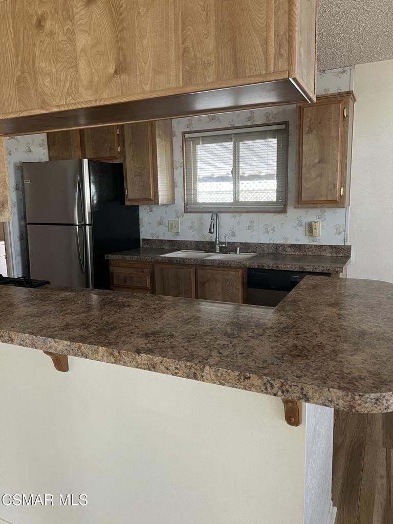 122 Don Felipe, Unit 122 Ojai, CA 93023 - Photo 6 of 50 a kitchen with a sink a refrigerator and window