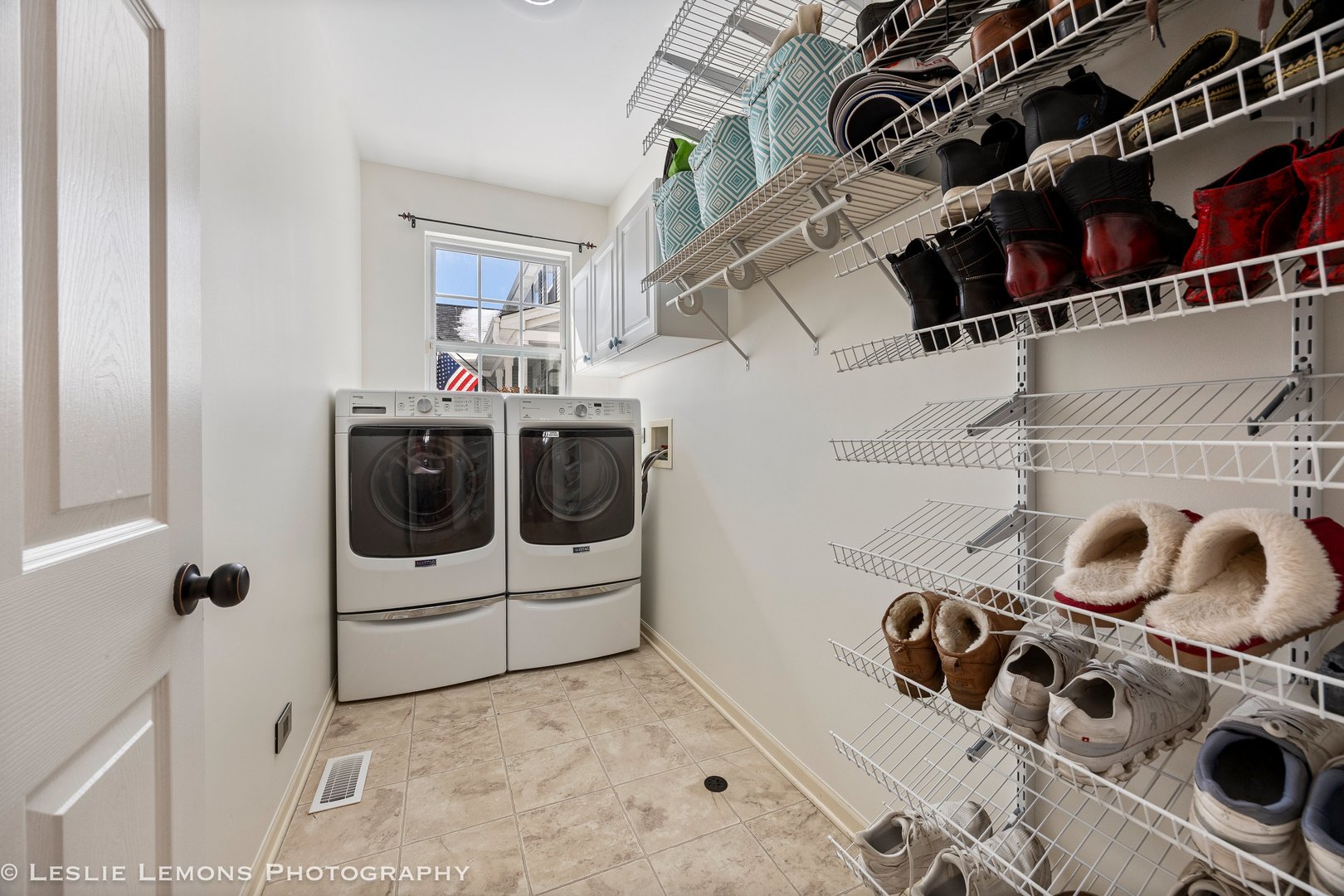 526 Windett Lane Geneva, IL 60134 - Photo 26 of 38 a utility room with dryer and washer