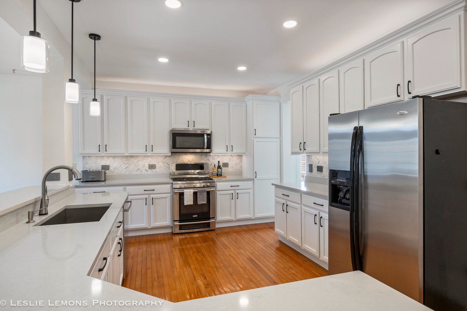 526 Windett Lane Geneva, IL 60134 - Photo 7 of 38 a kitchen with stainless steel appliances granite countertop a refrigerator sink and stove