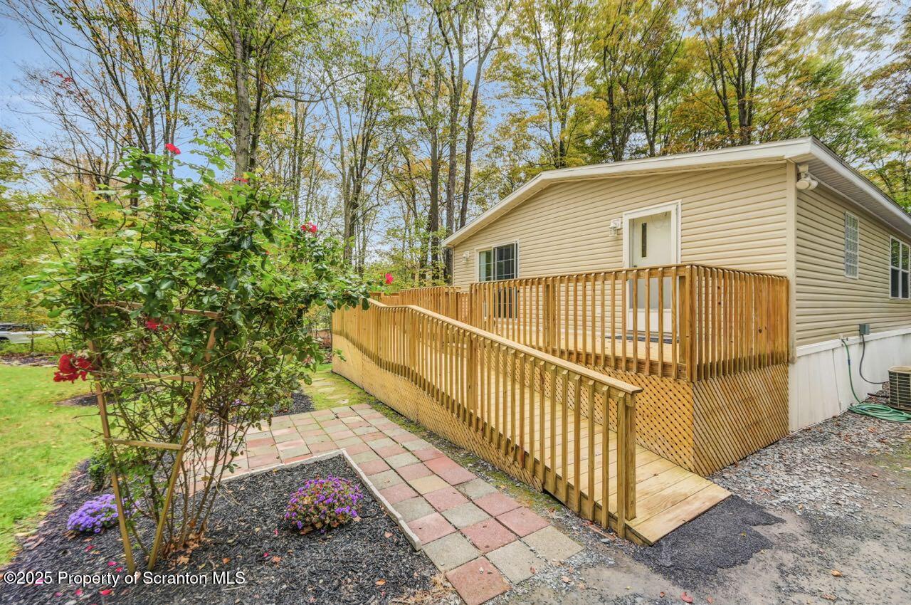 2 Madison Moscow, PA 18444 - Photo 4 of 52 2 Madison Est 02 Large