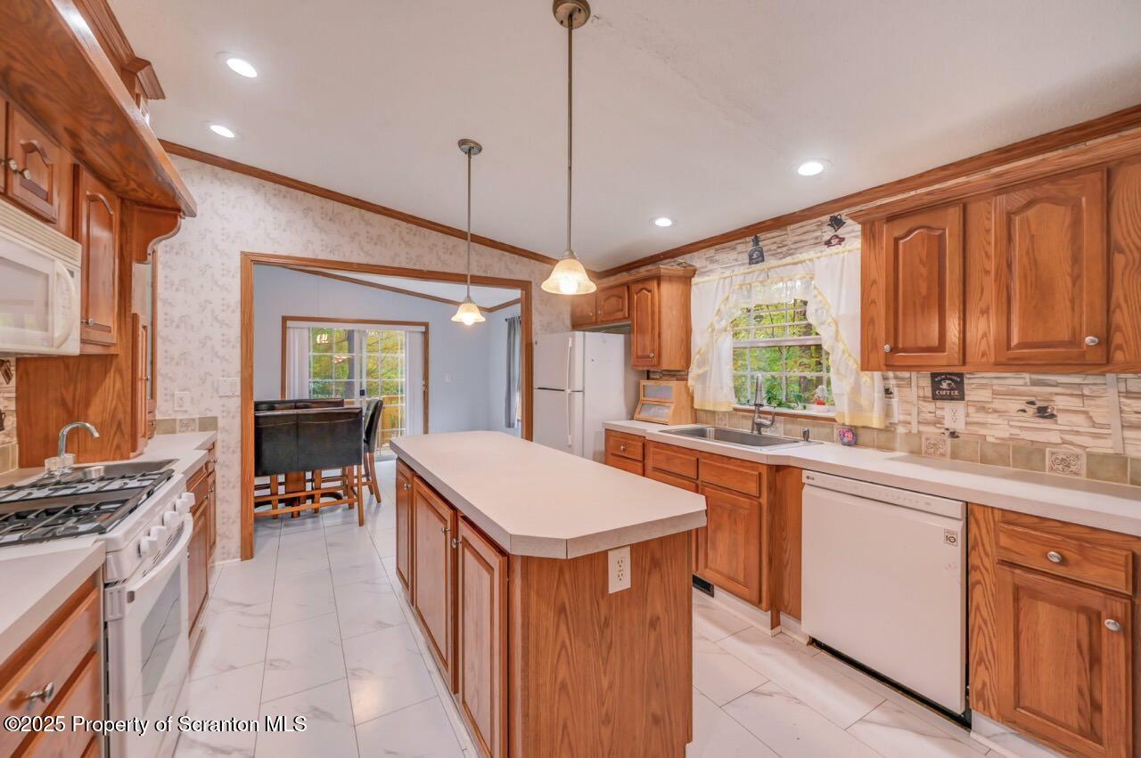 2 Madison Moscow, PA 18444 - Photo 8 of 52 2 Madison Est 13 Large