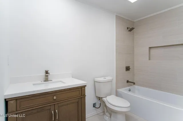 $469,900 | 211 Greenwood Place, Hattiesburg, MS 39402