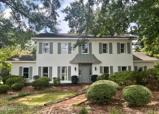 $469,900 | 211 Greenwood Place, Hattiesburg, MS 39402