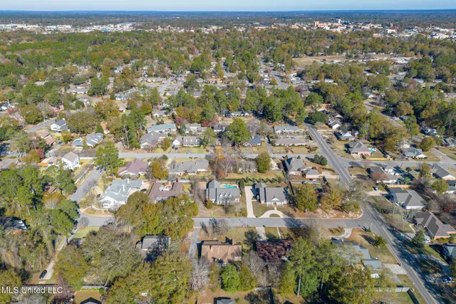 $469,900 | 211 Greenwood Place, Hattiesburg, MS 39402