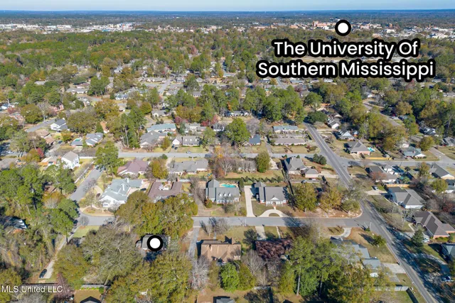 $469,900 | 211 Greenwood Place, Hattiesburg, MS 39402