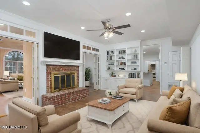 $469,900 | 211 Greenwood Place, Hattiesburg, MS 39402