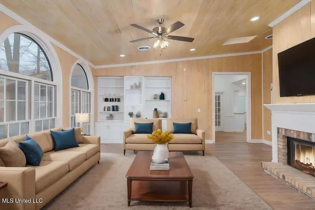 $469,900 | 211 Greenwood Place, Hattiesburg, MS 39402