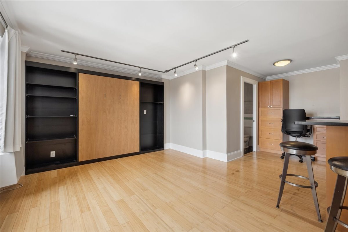2909 North Sheridan Road, Unit 1201 Chicago, IL 60657 - Photo 5 of 16 a view of empty room with wooden floor