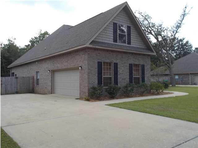 5512 Heatherton Road Milton, FL 32570 - Photo 23 of 25 Two car side entry garage.