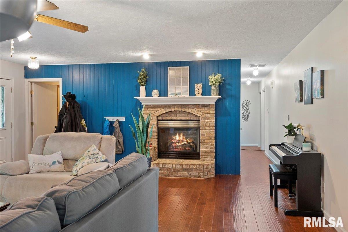 205 Appomattox Drive Springfield, IL 62711 - Photo 9 of 34