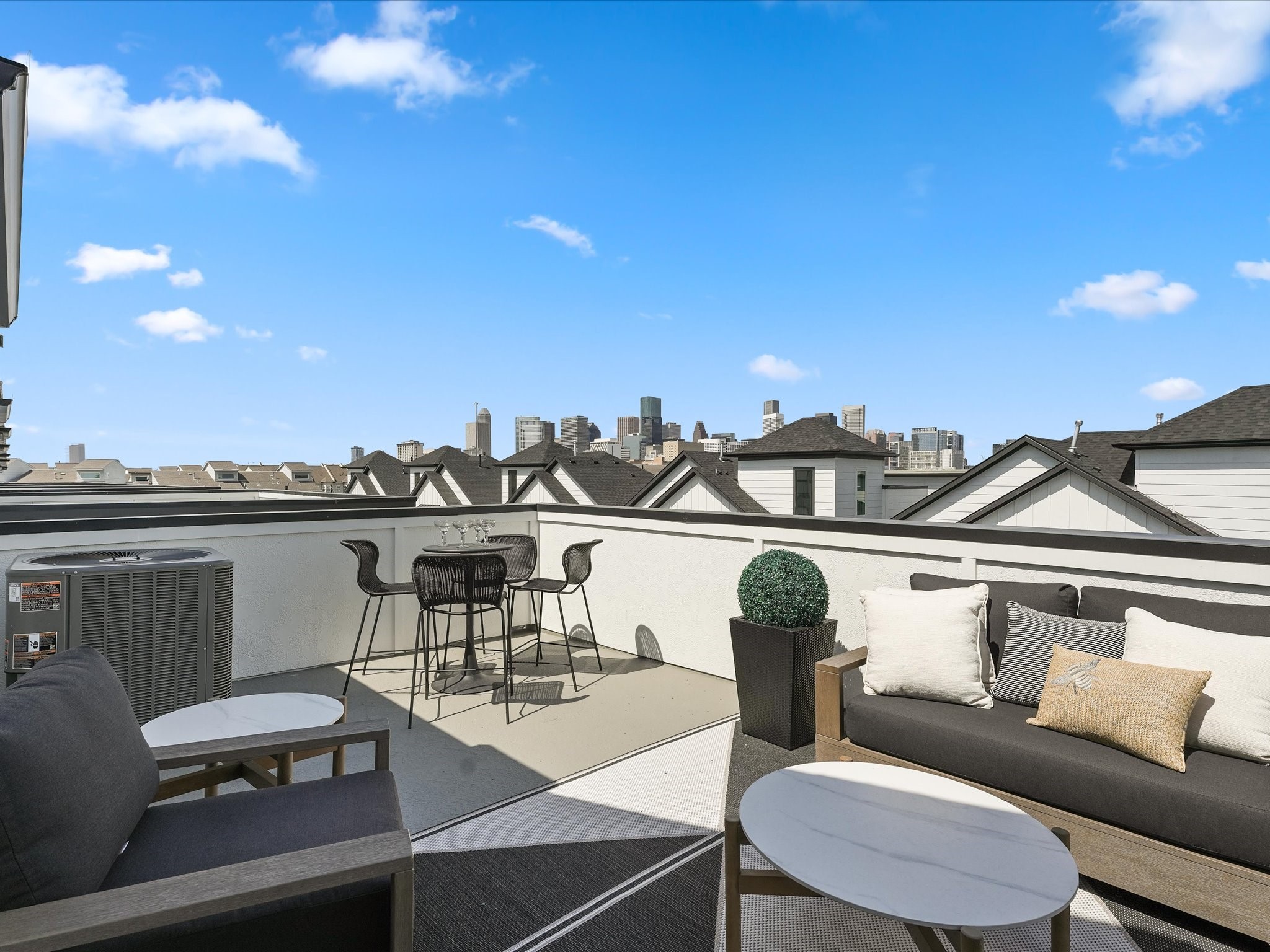 2214 Dennis Street Houston, TX 77004 - Photo 2 of 33