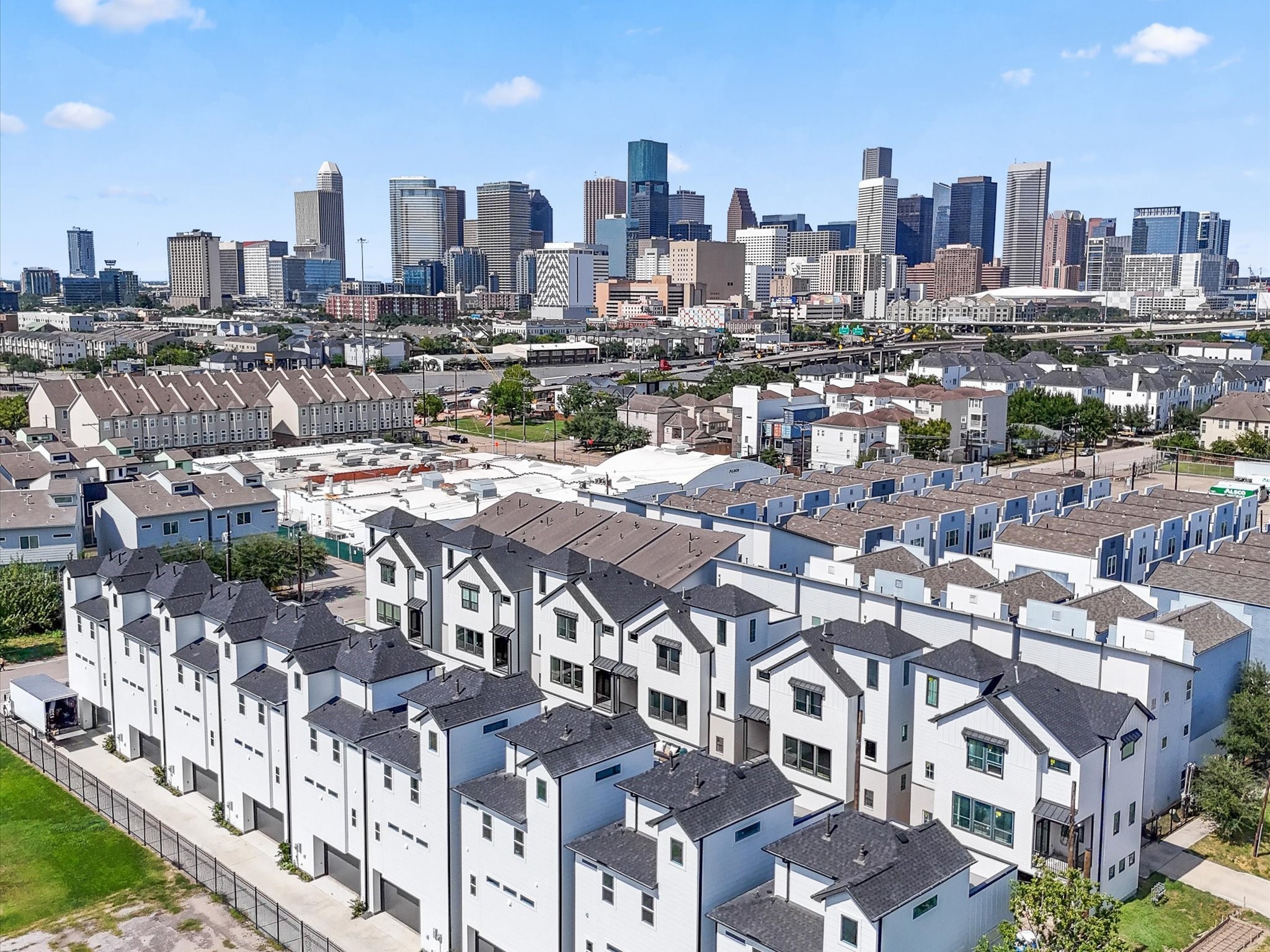 2214 Dennis Street Houston, TX 77004 - Photo 5 of 33