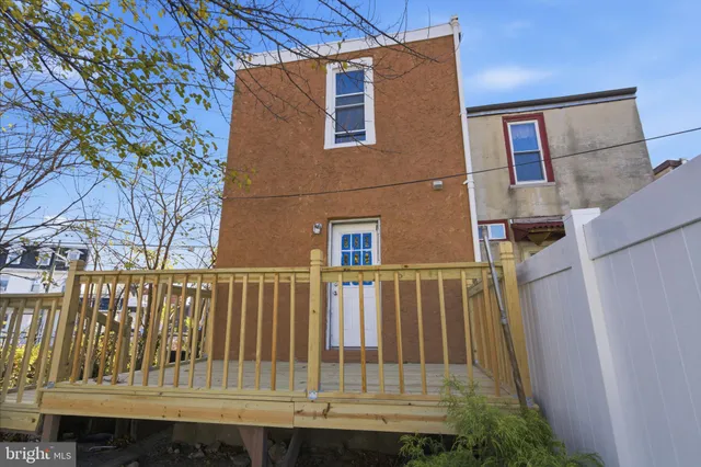 a view of a house with a small yard