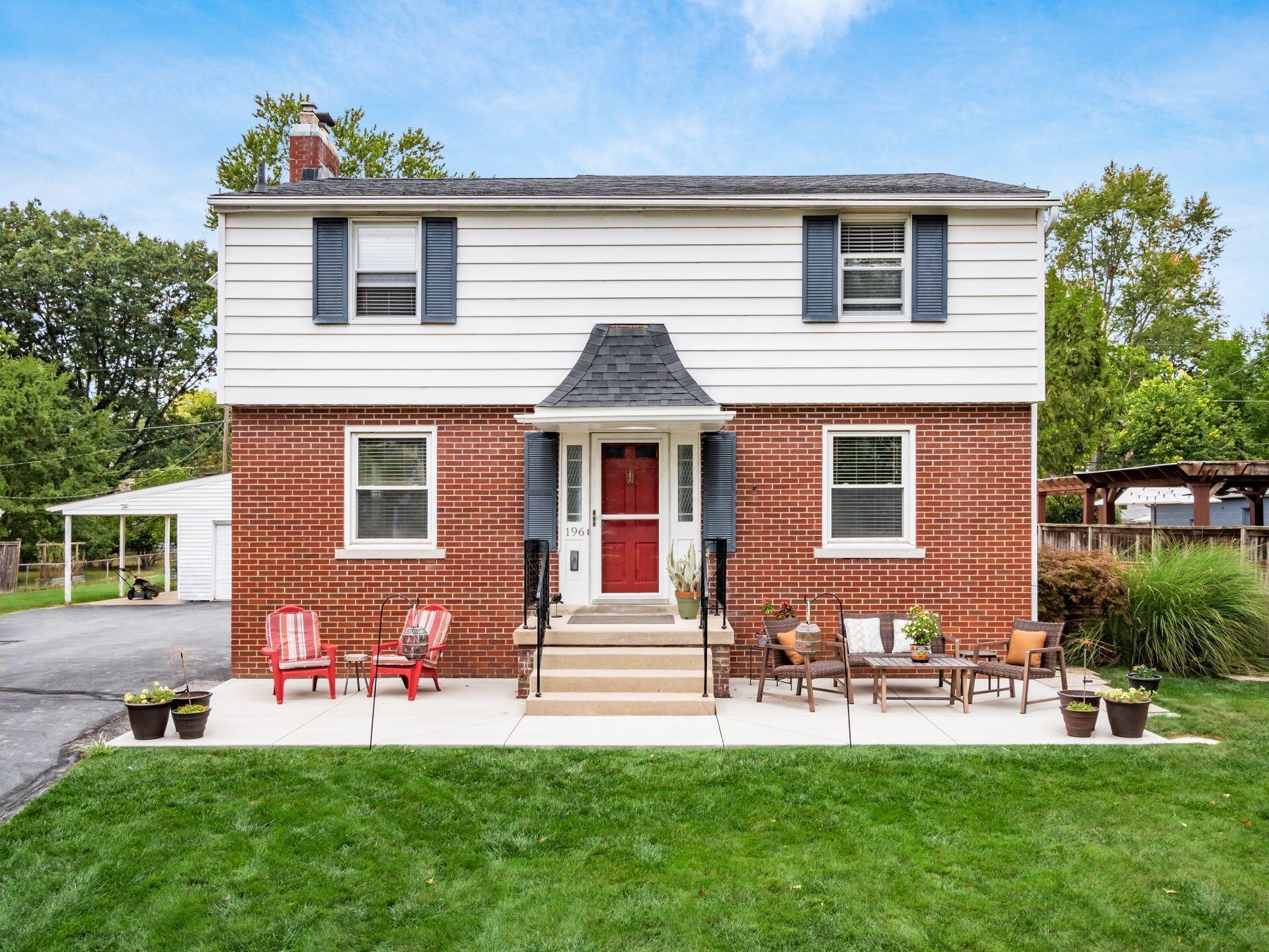 196 East Beaumont Road Columbus, OH 43214 - Photo 2 of 49 196 E Beaumont Front 2