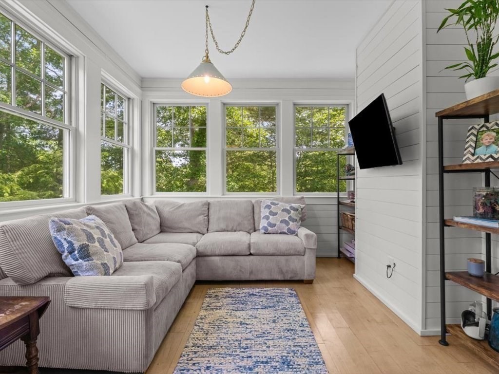 35 Forster Road Manchester, MA 01944 - Photo 14 of 42 Gallery Image 14
