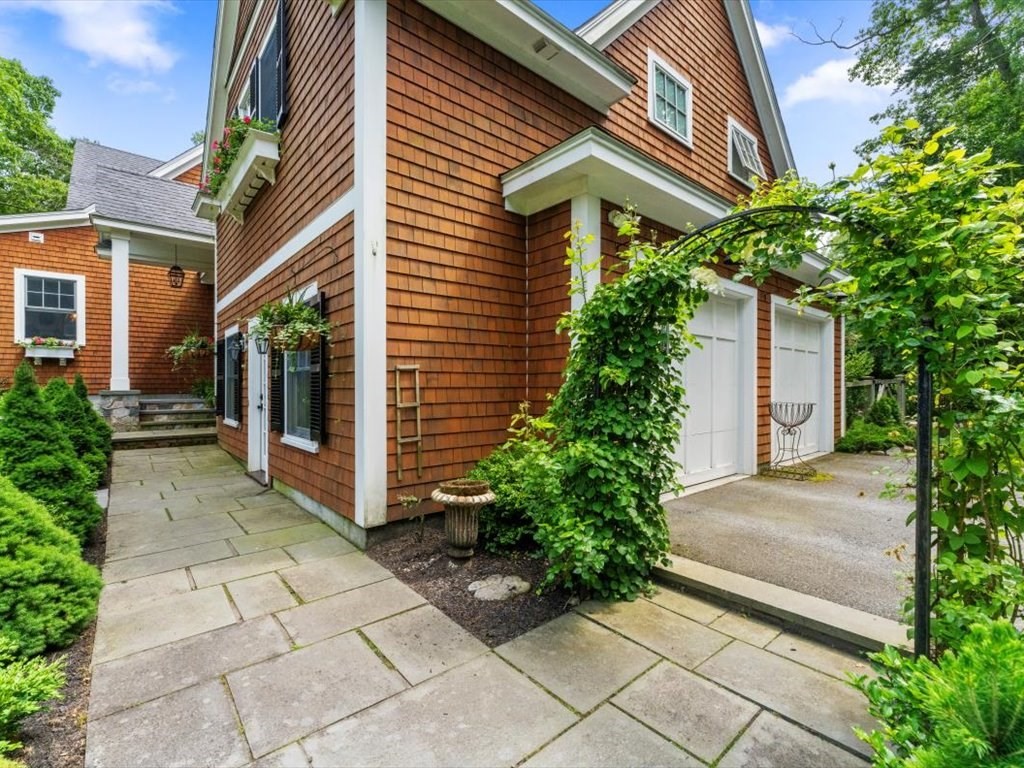 35 Forster Road Manchester, MA 01944 - Photo 3 of 42 Gallery Image 3