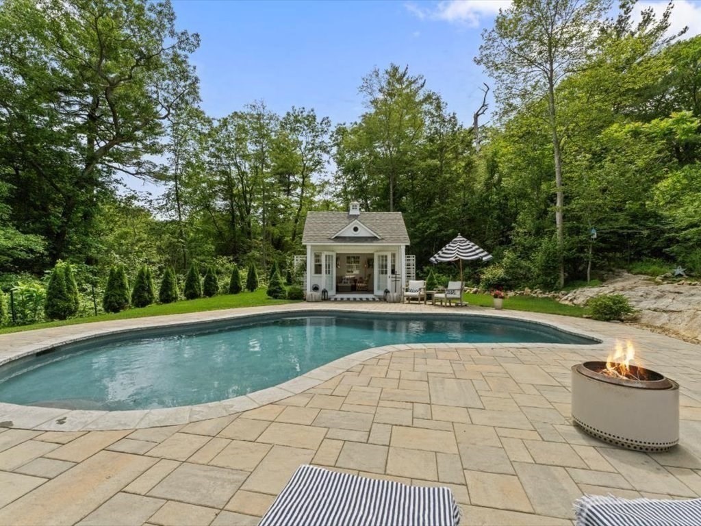 35 Forster Road Manchester, MA 01944 - Photo 35 of 42 Gallery Image 35