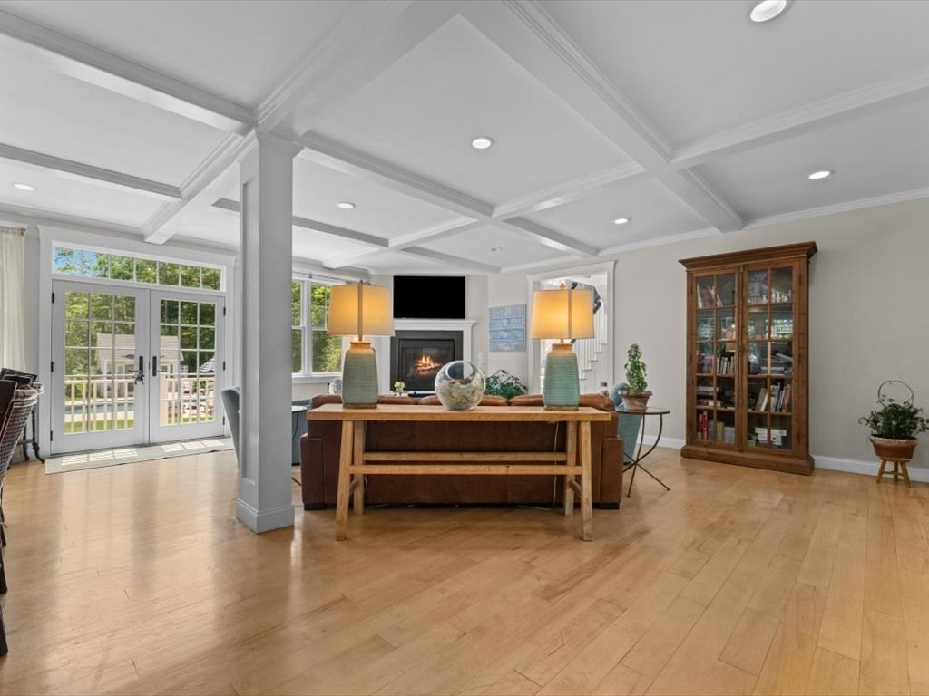 35 Forster Road Manchester, MA 01944 - Photo 6 of 42 Gallery Image 6