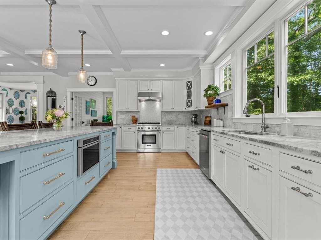 35 Forster Road Manchester, MA 01944 - Photo 9 of 42 Gallery Image 9