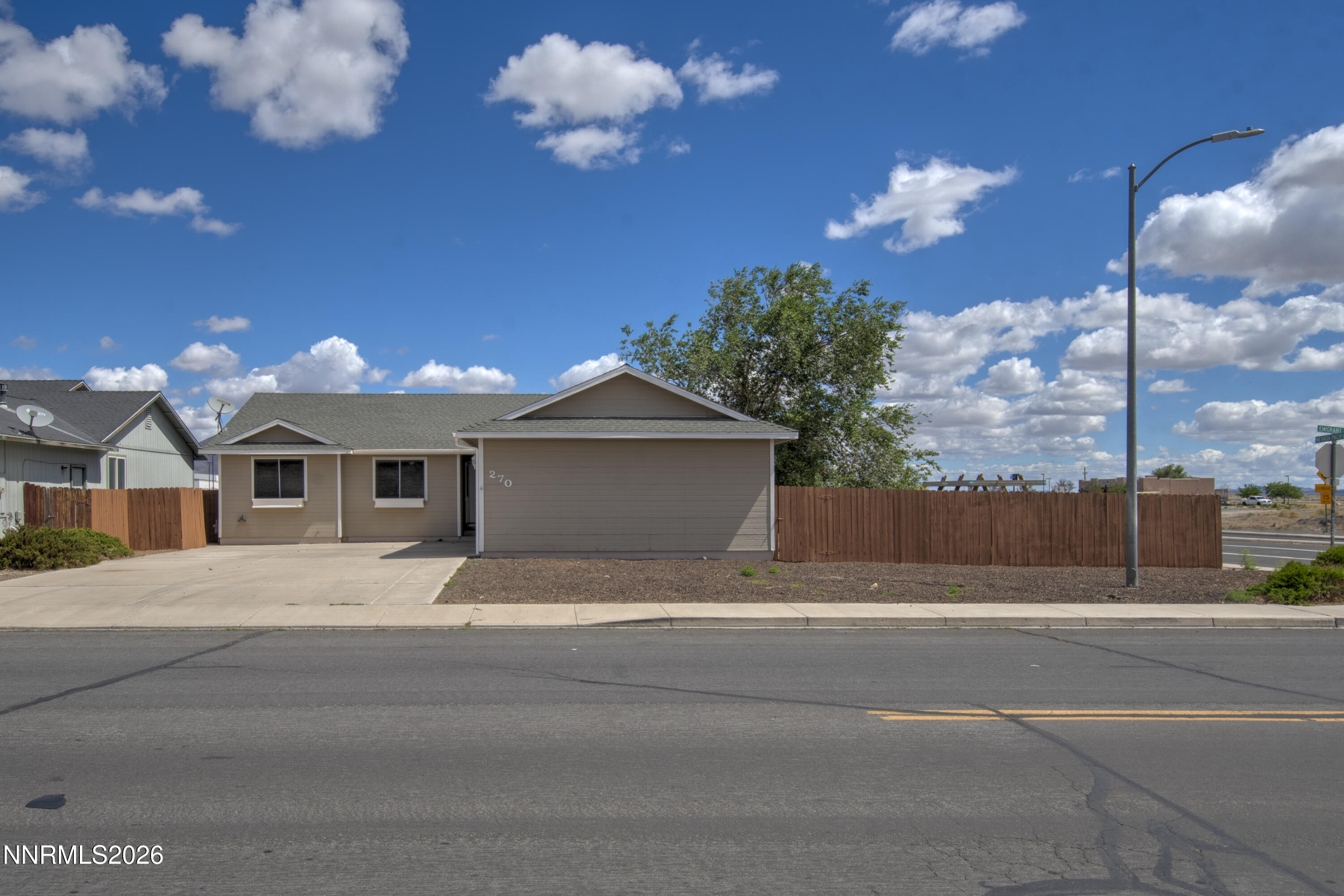 270 Emigrant Way Fernley, NV 89408 - Photo 3 of 29 Emigrant04