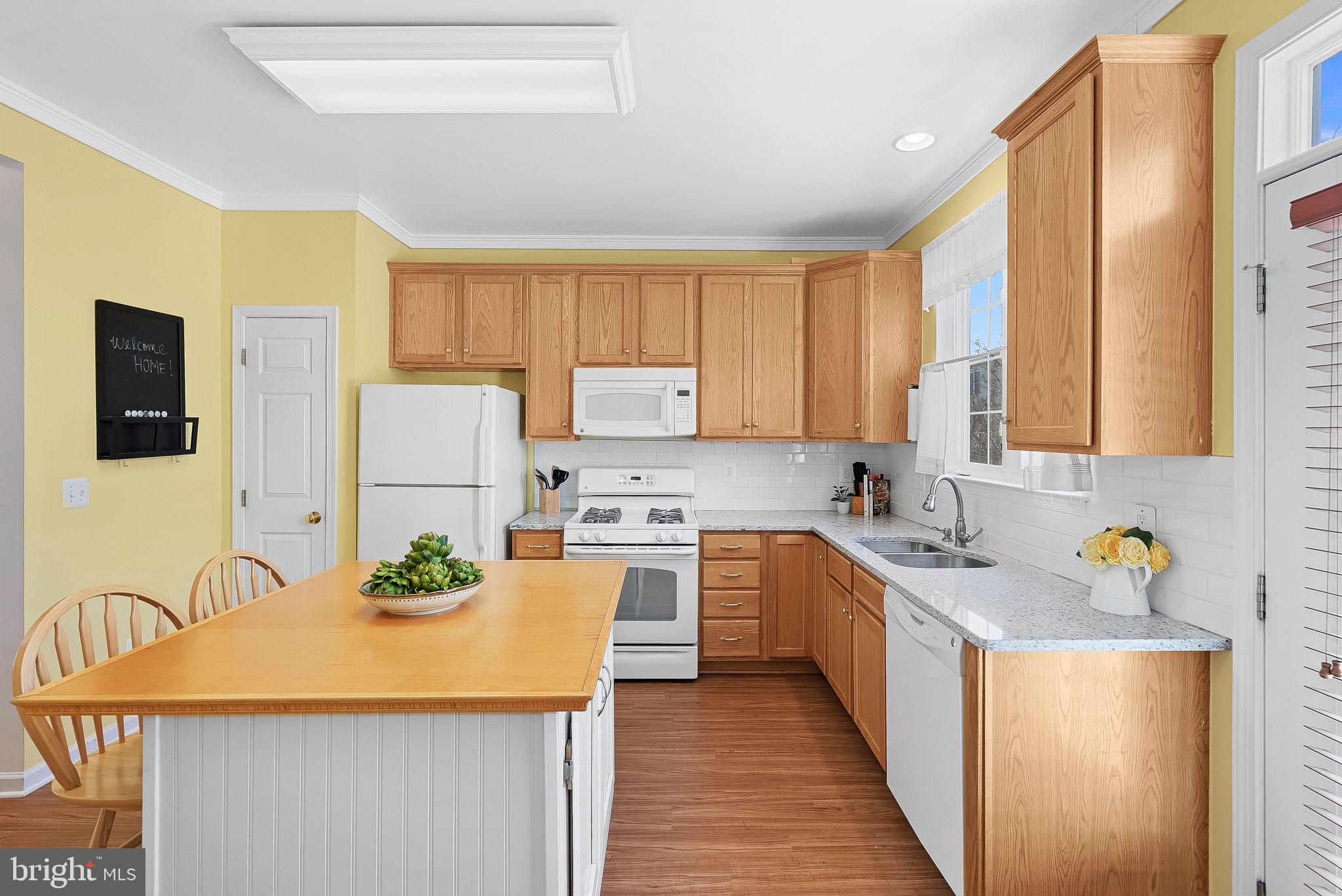 42593 Pine Forest Drive Chantilly, VA 20152 - Photo 13 of 33