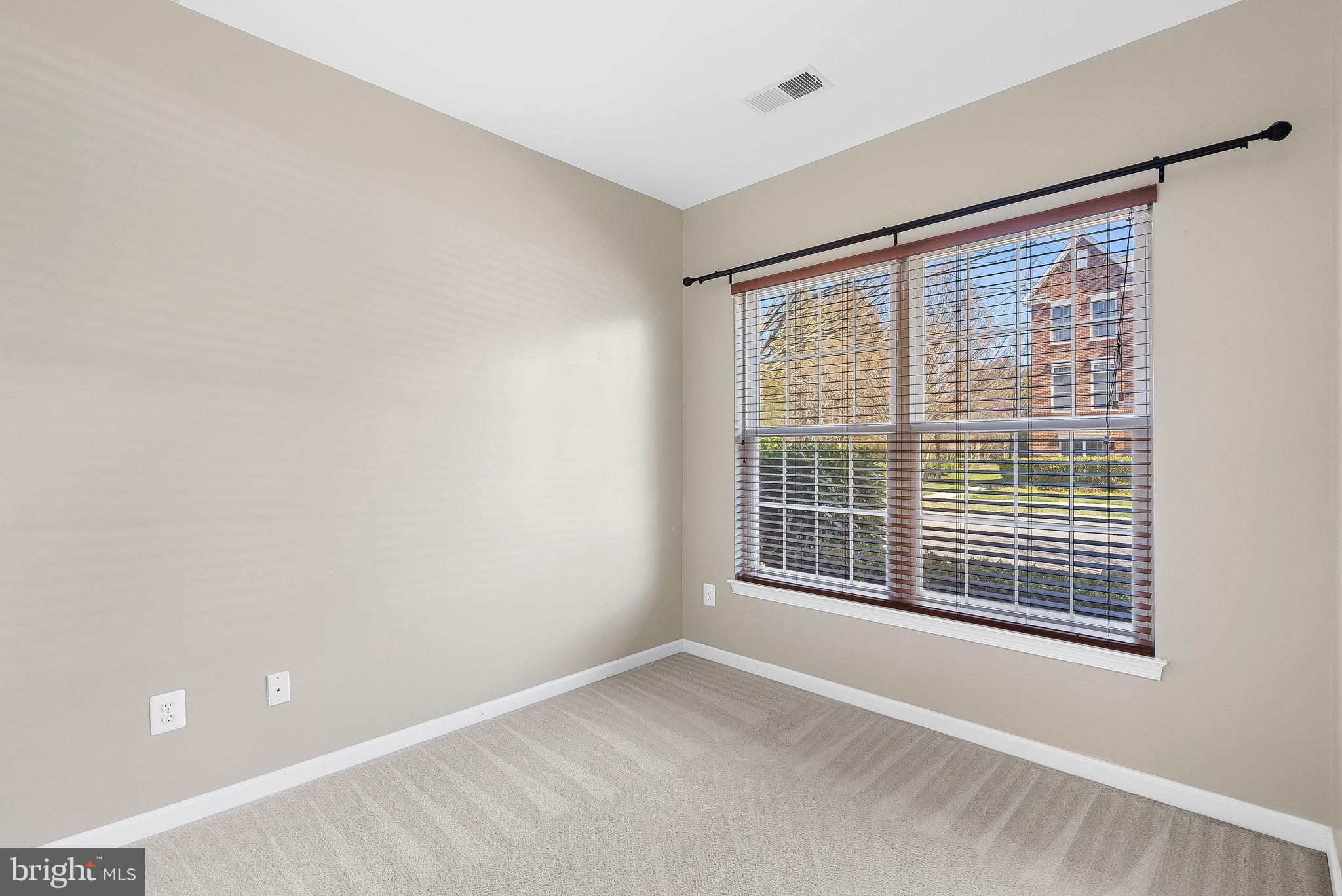 42593 Pine Forest Drive Chantilly, VA 20152 - Photo 3 of 33