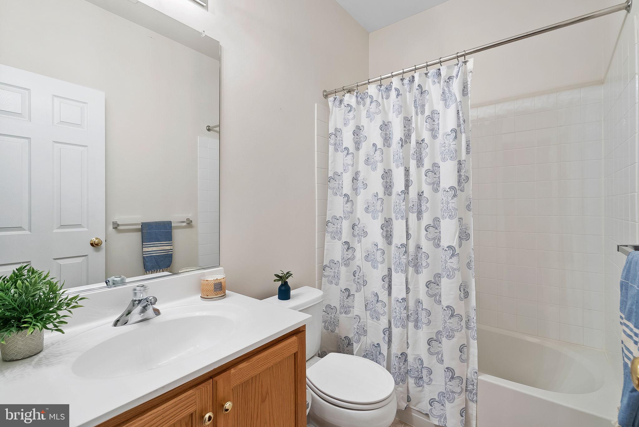 42593 Pine Forest Drive Chantilly, VA 20152 - Photo 4 of 33