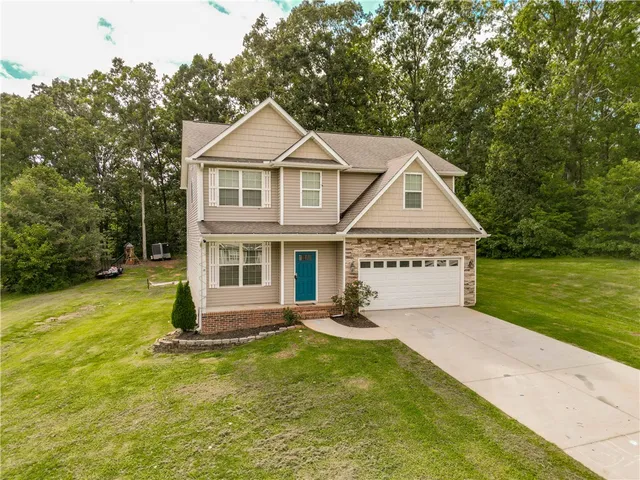 $400,000 | 129 Saddlebrook Avenue, Pickens, SC 29671