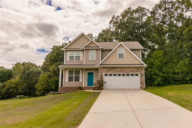$400,000 | 129 Saddlebrook Avenue, Pickens, SC 29671